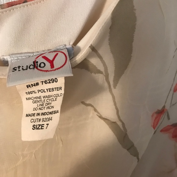 Sleeveless Floral Dress - Picture 5 of 8